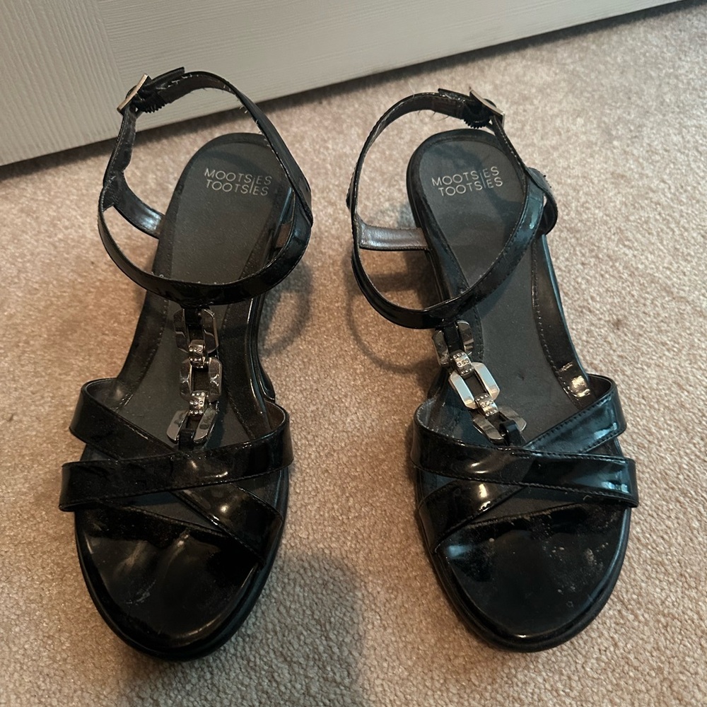 Mootsie Tootsie Sandles size 9